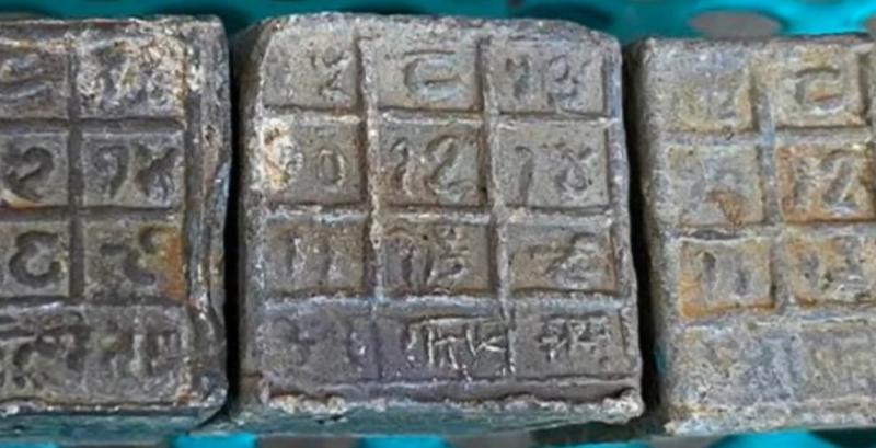 60 странных металлических кубиков с таинственными надписями нашли в Англии