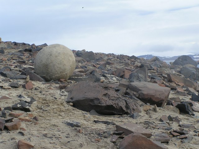 Каменные шары острова Чамп