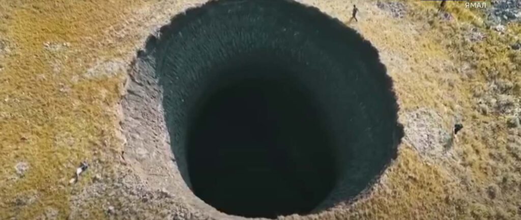 Очередная огромная воронка в земле обнаружена на Ямале