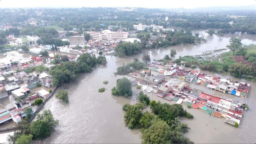 270 тысяч человек пострадали от наводнения в Мексике