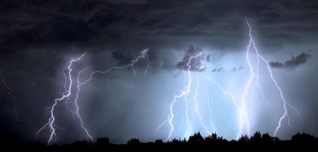 Метеорологи зафиксировали рекордную молнию длиной 768 километров